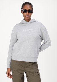 Calvin Klein HERO LOGO HOODIE - Felpa - light grey heather