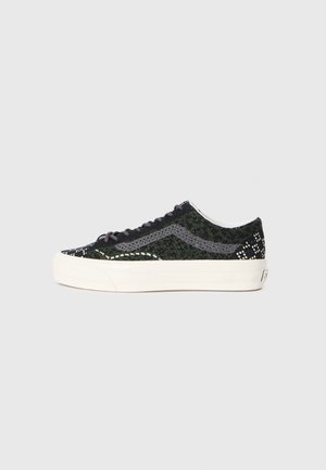 OLD SKOOL 36 UNISEX - Baskets basses - black