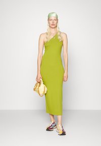 Vero Moda Tall VMUDAVA ONE SHOULDER DRESS  - Vestido de malha - woodbine