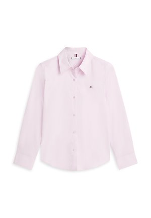 Jasnoróżowa koszula na długi rękaw z guzikami, z zaostrzonym kołnierzykiem i małym logo Tommy Hilfiger na lewej piersi.