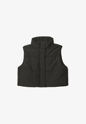 Gilet rembourré noir avec un col haut, une conception sans manches, une texture matelassée et une fermeture frontale centrée. Tissu lisse, accents minimaux.