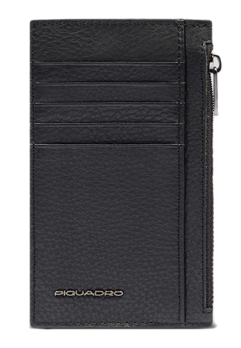 Zwarte leren portemonnee met meerdere kaartsleuven, een vak met ritssluiting en een getextureerd oppervlak. Merkenlogo geperst op de voorkant.