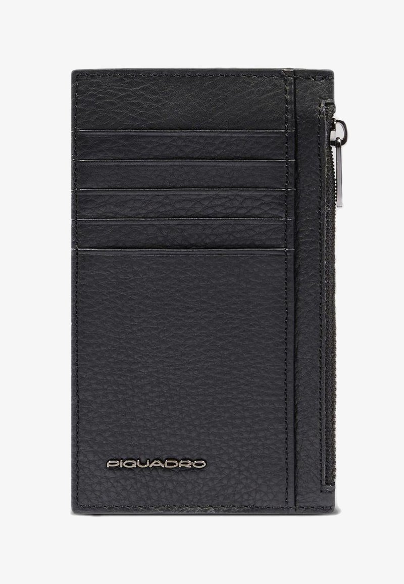 Zwarte leren portemonnee met meerdere kaartsleuven, een vak met ritssluiting en een getextureerd oppervlak. Merkenlogo geperst op de voorkant.