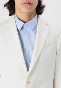 Isaac Dewhirst THE PREMIUM STRETCH BLEND - Κοστούμι - cream