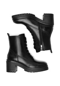 Czarne skórzane botki za kostkę z grubym obcasem, z przodem sznurowanym, bocznym zamkiem błyskawicznym oraz wytrzymałą podeszwą zapewniającą lepszą przyczepność.
