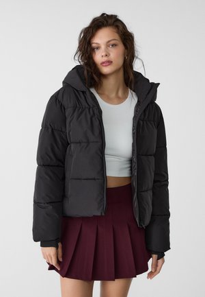 Stradivarius HOODED PUFFER - Veste d'hiver - black