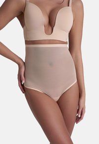 Nude, wysokie szorty modelujące z gładkiego, rozciągliwego materiału oraz bezszwowym wykończeniem. Posiadają miękki pas w talii oraz zakrywają do połowy uda.