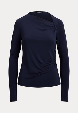 Haut à manches longues bleu marine avec un décolleté drapé, présentant des fronces sur les côtés et un tissu lisse et extensible. Un éclat subtil met en valeur son design.