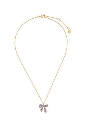 Delikat guldkæde med en lille lilla sløjfeformet vedhæng dekoreret med små blomstermønstre.