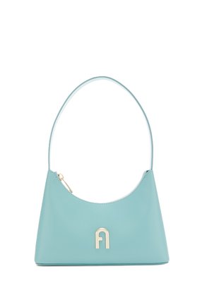Sac à main en cuir turquoise avec une silhouette courbée, quincaillerie dorée et fermeture zippée. Dispose d'une seule bandoulière pour le transport.