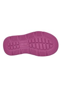 Suela de zapato de goma morada con un agarre texturizado, que presenta diseños de banda rectangular y circular para una mejor tracción.