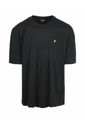 T-shirt noire à manches courtes avec col rond, petit logo d'oiseau jaune sur le côté gauche de la poitrine et étiquette de la marque Lyle & Scott à l'intérieur du col.