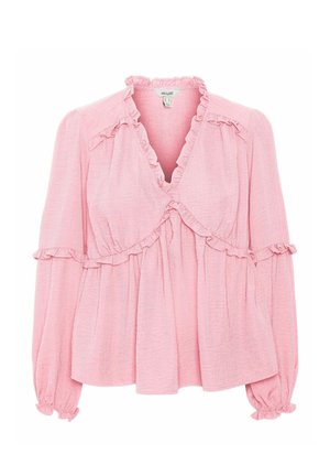 Blouse rose à manches longues avec encolure en V à volants et ourlets, taille froncée et coupe ample et fluide.