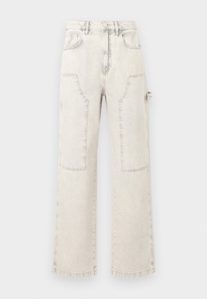 Lichtgekleurde denim jeans met wijd uitlopende pijpen, grote opgestikte zakken, hoge taille, knoopsluiting en ruwe zoom.