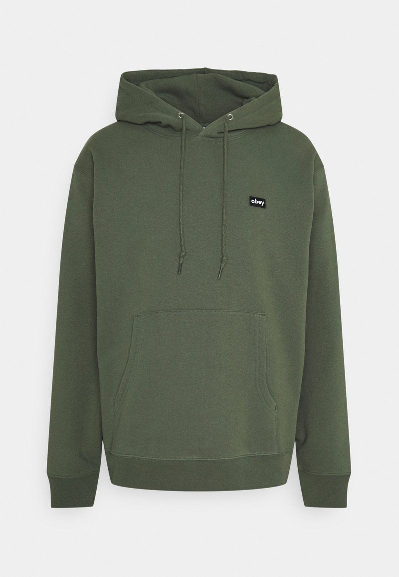 Sweat à capuche vert olive avec poche avant, capuche réglable par cordon, poignets côtelés et petit logo noir "obey" sur la poitrine.