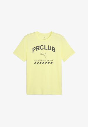 Lys gul atletisk T-shirt med "PRCLUB" tekst og Puma-logo, designet til løb og fitnessaktiviteter.