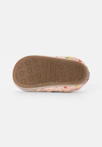 Robeez FRUITY DAY - Patucos - rose clair fruits