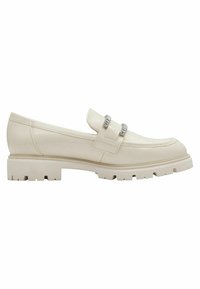 Mocassino in pelle beige con punta arrotondata e suola in gomma spessa. Caratterizzato da una fascia con accenti metallici e dettagli di cucitura.