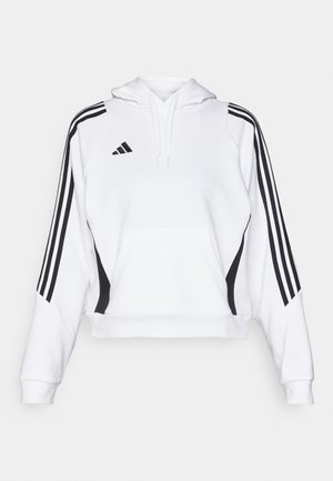 Biała krótka bluza z kapturem z przednią kieszenią, czarnymi akcentami po bokach i trzema pionowymi czarnymi paskami na każdym rękawie. Regulowany kaptur ze sznurkiem.