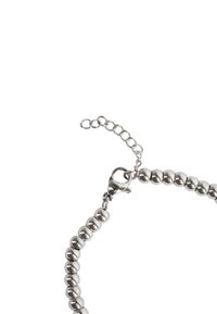 Bracciale con perline argento dal texture metallica, dotato di chiusura a moschettone e catena regolabile. Le perline sono di forma e dimensione uniforme.