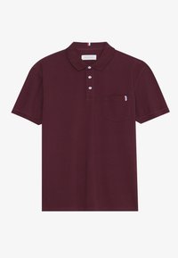 Burgundi värvi puuvillane polo särk, millel on krae, kolme nupuga nööpide rivi ja rinnatasku tricolor aktsendiga.