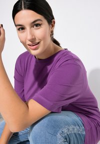 Studio Untold LONGLINE - Jednoduché tričko - classic plum