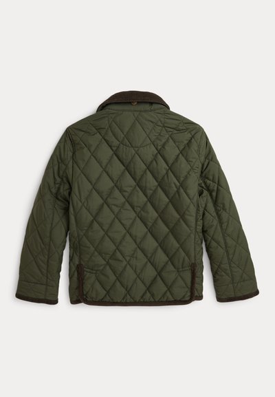 Casaco acolchoado verde-oliva com colarinho de veludo cotelê, apresentando costura diagonal e detalhes em costura castanha, projetado para aquecer e proporcionar conforto.