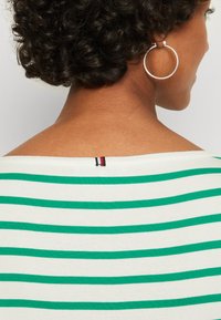 Tommy Hilfiger SLIM CODY BOAT - Ilgarankovis viršutinės dalies drabužis - ecru/olympic green