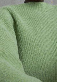 Cult Gaia Strickpullover - green