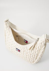 Tommy Jeans URBAN X BODY QUILTE - Handbag - newsprint