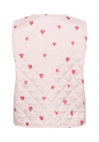 Pikasta prešitega jopiča v svetlo roza tkanini, ki je okrašen z diamantu podobnim vzorcem in razpršenimi majhnimi roza srčki po površini.