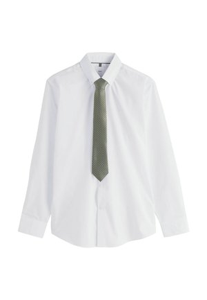 Weißes langärmliges Hemd mit Knopfleiste und einer grünen gemusterten Krawatte, dargestellt auf einem schlichten weißen Hintergrund.