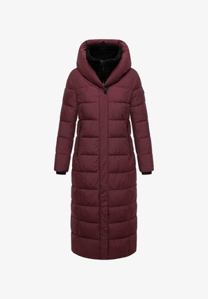 Bordo napihani plašč z globoko kapuco, zadrgo na sprednji strani in stranskimi žepi. Ima prešito zasnovo in črne tkaninske poudarke na manšetah.