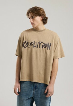 - T-shirt z nadrukiem