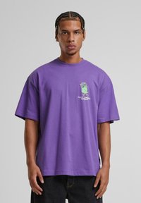 Homeboy FULLY CHARGED  - Trükipildiga T-särk - lilac