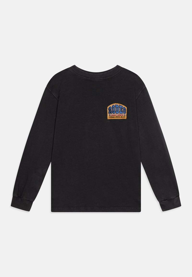 Schwarzes Langarm-T-Shirt mit einem geschwungenen orangen und blauen "RODEO"-Grafik im oberen Rückenbereich. Weiches Baumwollmaterial mit einer lockeren Passform.