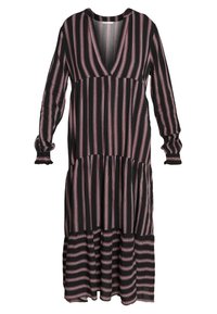 Dlouhá černá šaty s vertikálními červenými a bílými pruhy, véčkovým výstřihem, dlouhými rukávy a nařasenými manžetami. Rozšířený lem se skládacími detaily.