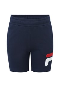 Pantaloni corti sportivi blu navy con cintura elastica, caratterizzati da un logo rosso e bianco sulla gamba sinistra e una texture liscia simile al cotone.