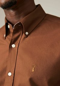Next LONG SLEEVE OXFORD REGULAR FIT - Hemd - tan brown