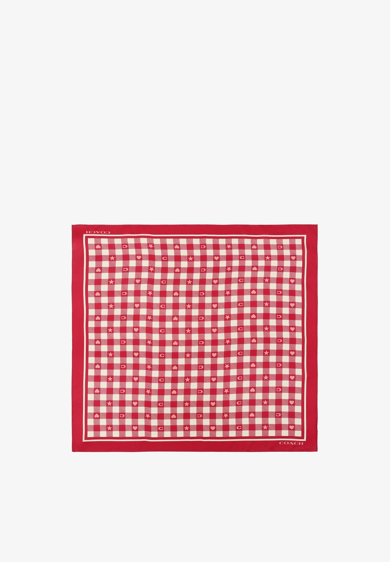 Écharpe à carreaux rouges et blancs avec petits cœurs, étoiles et motifs "C", bordée de rouge uni avec le texte "Coach" dans les coins.