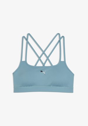 Jasnoniebieski sportowy stanik z cienkimi paskami skrzyżowanymi z tyłu i małym czarnym logo Puma na środku z przodu.