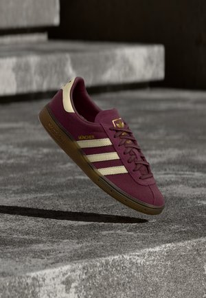 adidas Originals, MUENCHEN - Sneaker low - maroon/warm vanilla