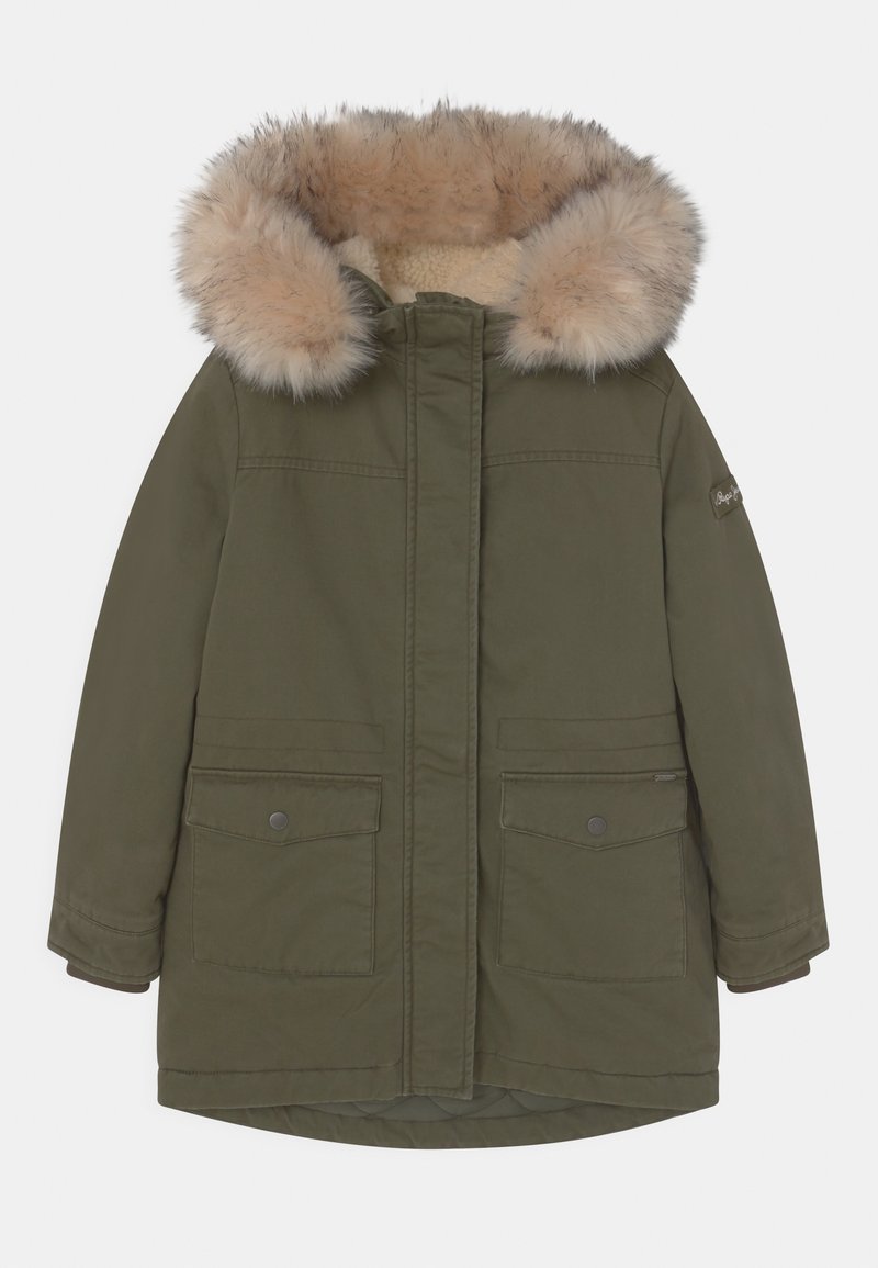 Olivově zelená parka s umělou kožešinou na kapuci, prošívaným vnitřkem, dvěma velkými předními kapsami a zipovým zapínáním. Hladký vnější povrch.