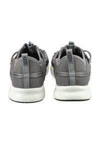 Keen - Sneakersy niskie