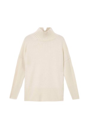 Suéter color crema con un alto cuello acanalado, hombros caídos y detalles acanalados en las mangas y el dobladillo. Textura suave, corte relajado.