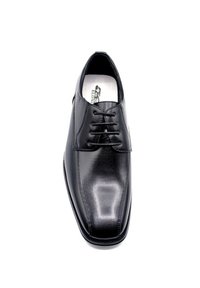 Chaussure de ville en cuir noir avec une finition lisse et brillante, présentant un bout arrondi, un design à lacets et des détails de couture subtils.