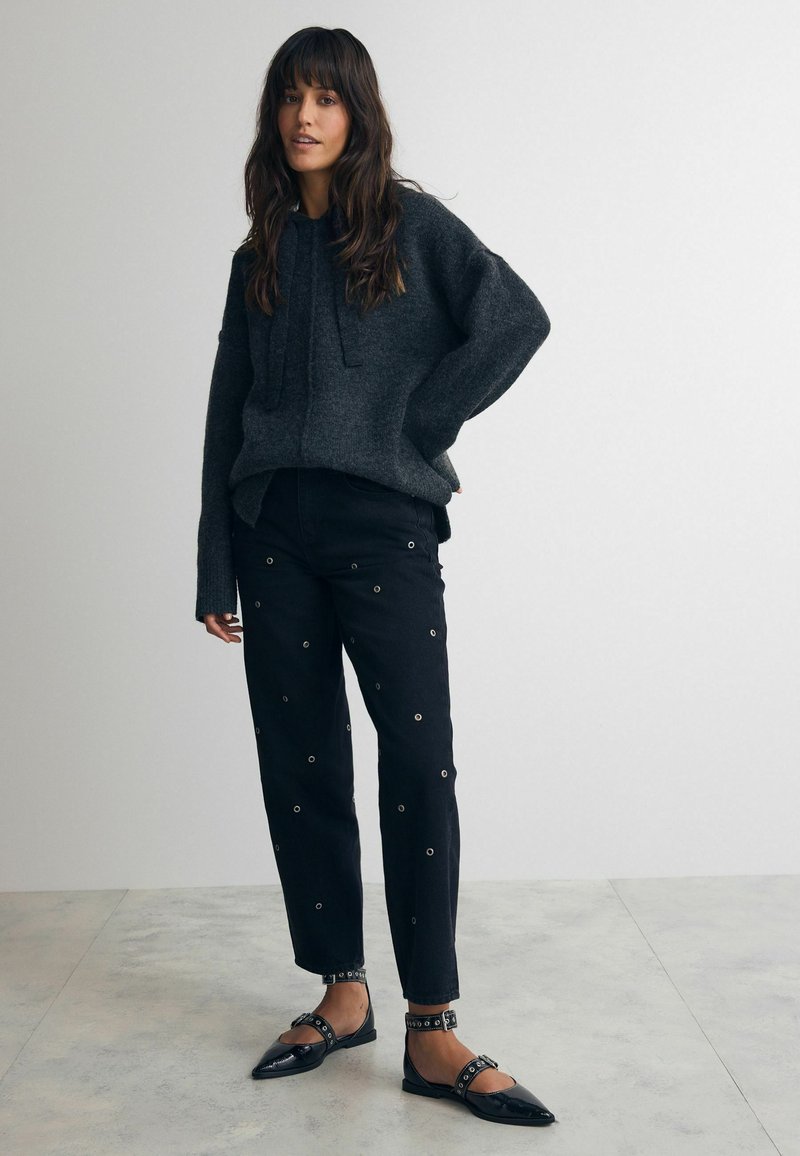 Next EYELET DETAIL BARREL TALL - Sirgete säärtega teksad - washed black
