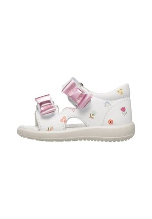 Weiße Sandale für Kleinkinder mit pink-metallicfarbenen Schleifen und kleinen bunten Blumenmustern am Obermaterial sowie einer strukturierten Sohle.