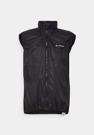Gilet sans manches noir en matériau léger et résistant à l'eau. Équipé d'un col haut et d'une fermeture éclair à l'avant. Logo sur la poitrine gauche.