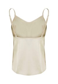 Top camisole beige en satin avec bretelles fines réglables et encolure en V sur fond blanc uni.